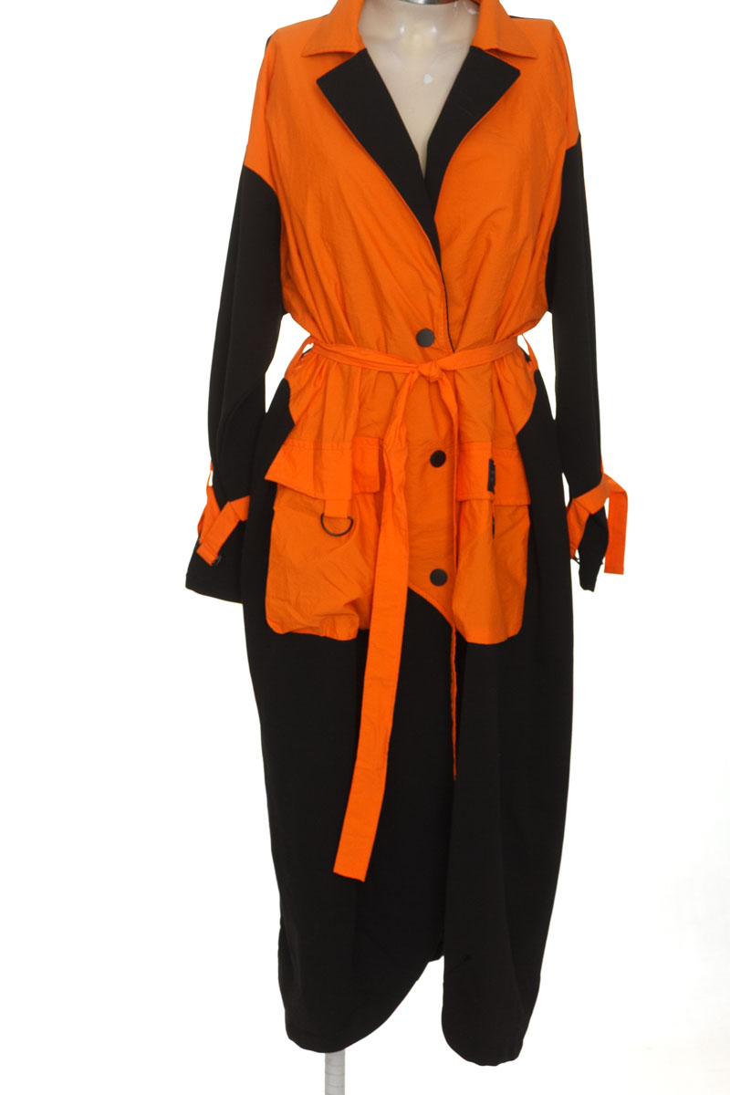 Chaqueta / Abrigo color Negro - Closeando