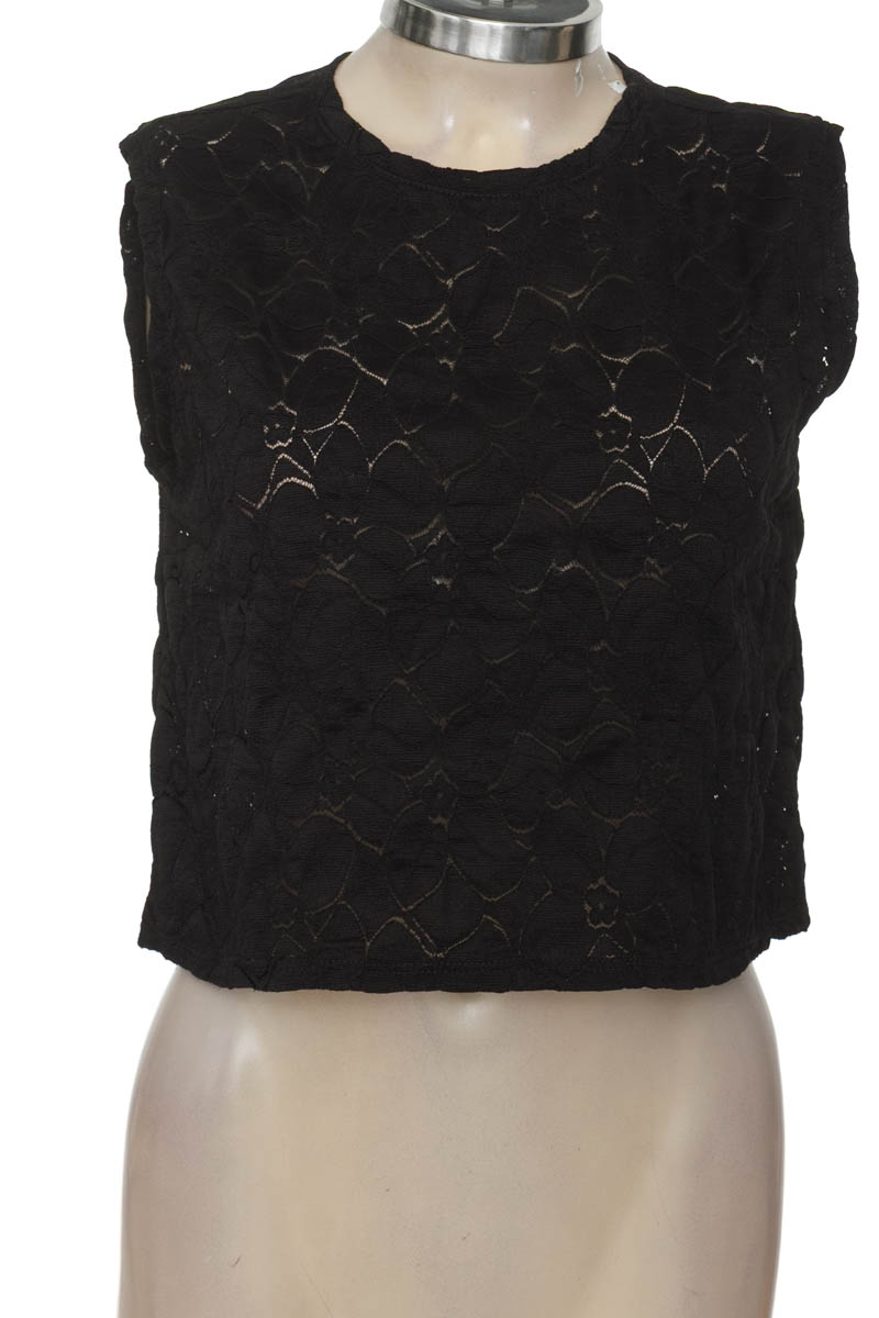 Top / Camiseta color Negro - Closeando
