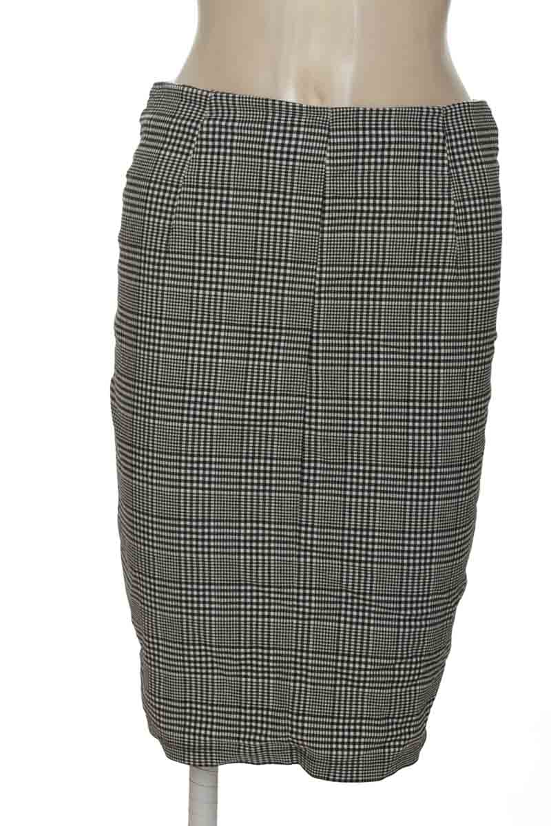 Falda color Negro - Stradivarius