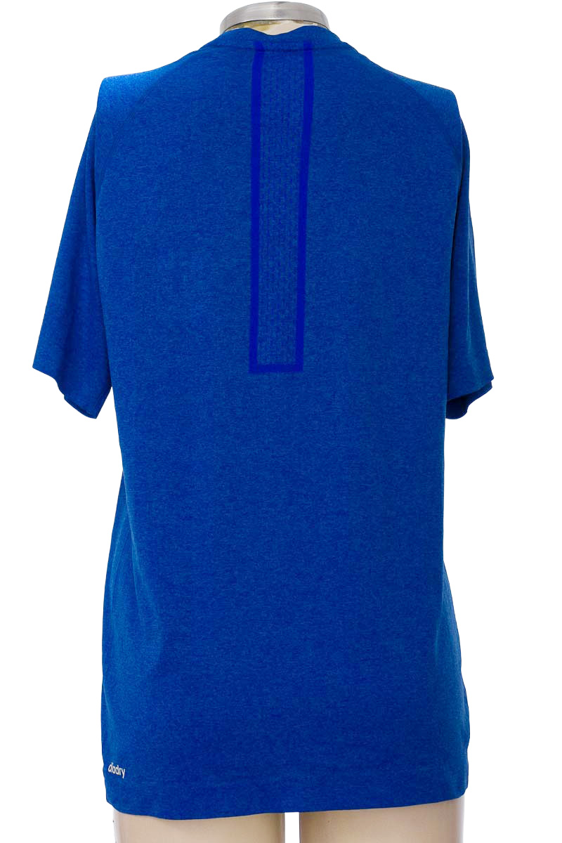 Ropa Deportiva / Salida de Baño color Azul - Diadora