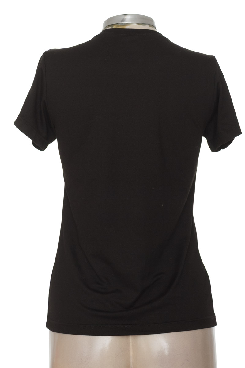 Top / Camiseta color Negro - Closeando
