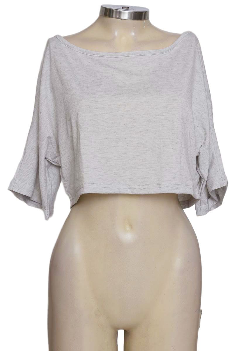 Top / Camiseta color Gris - Closeando