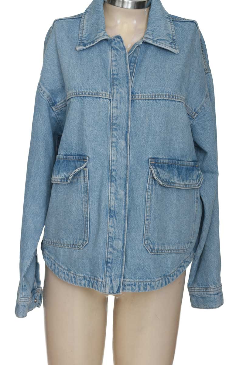 Chaqueta / Abrigo color Azul - Stradivarius
