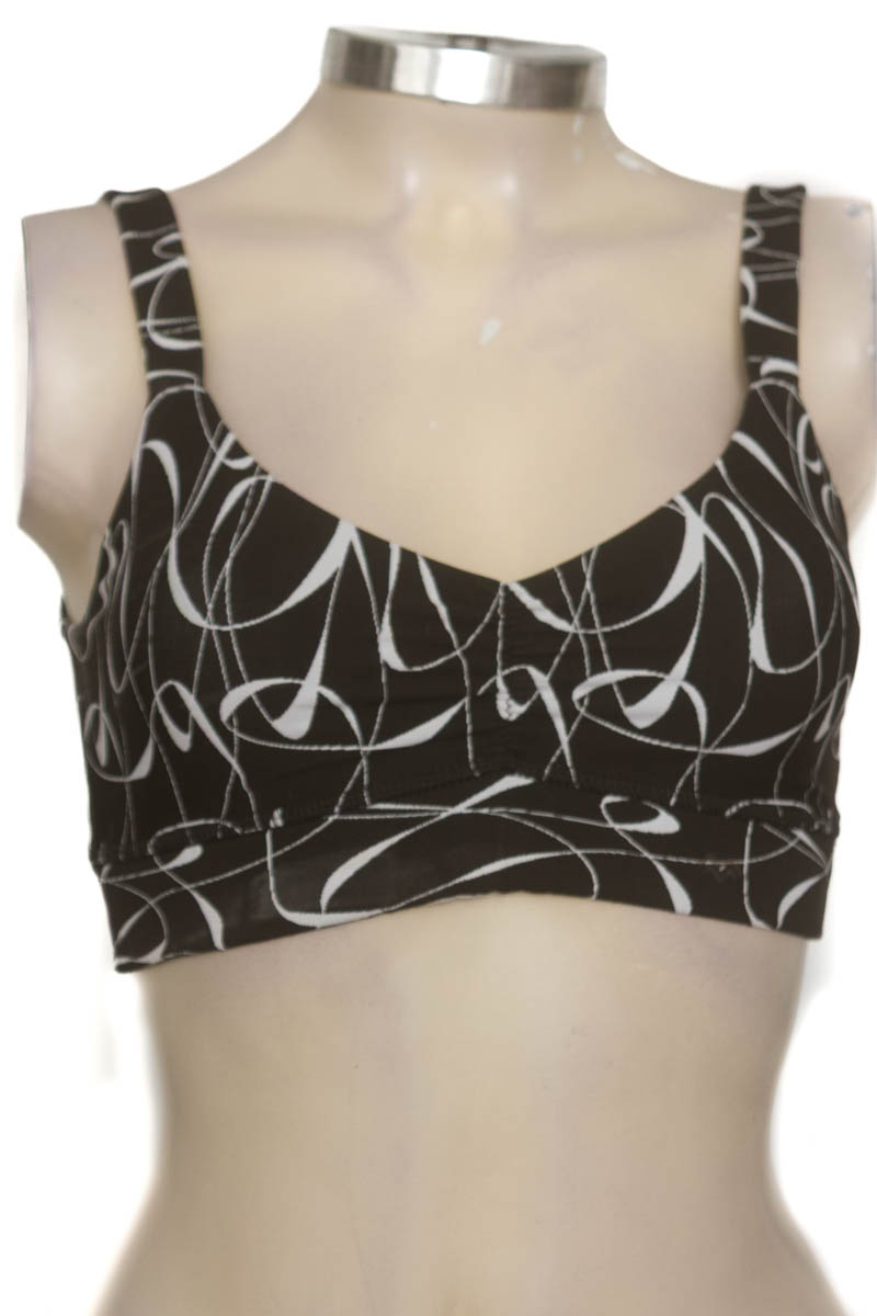 Top / Camiseta color Negro - Closeando