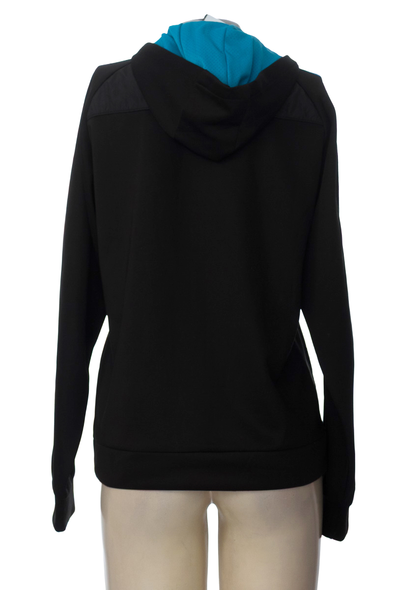 Ropa Deportiva / Salida de Baño color Negro - Closeando