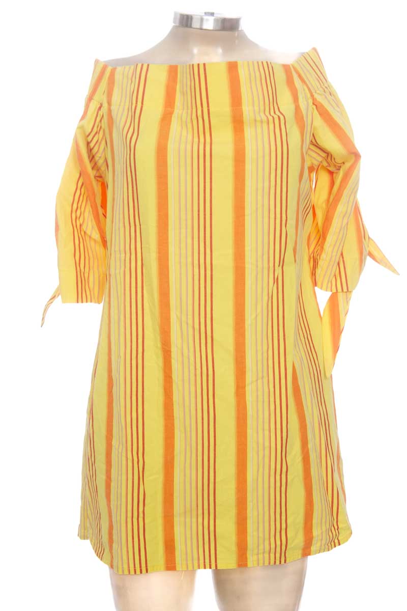 Vestido / Enterizo color Amarillo - Closeando