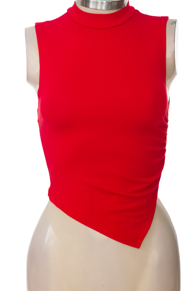 Top / Camiseta color Rojo - Bershka