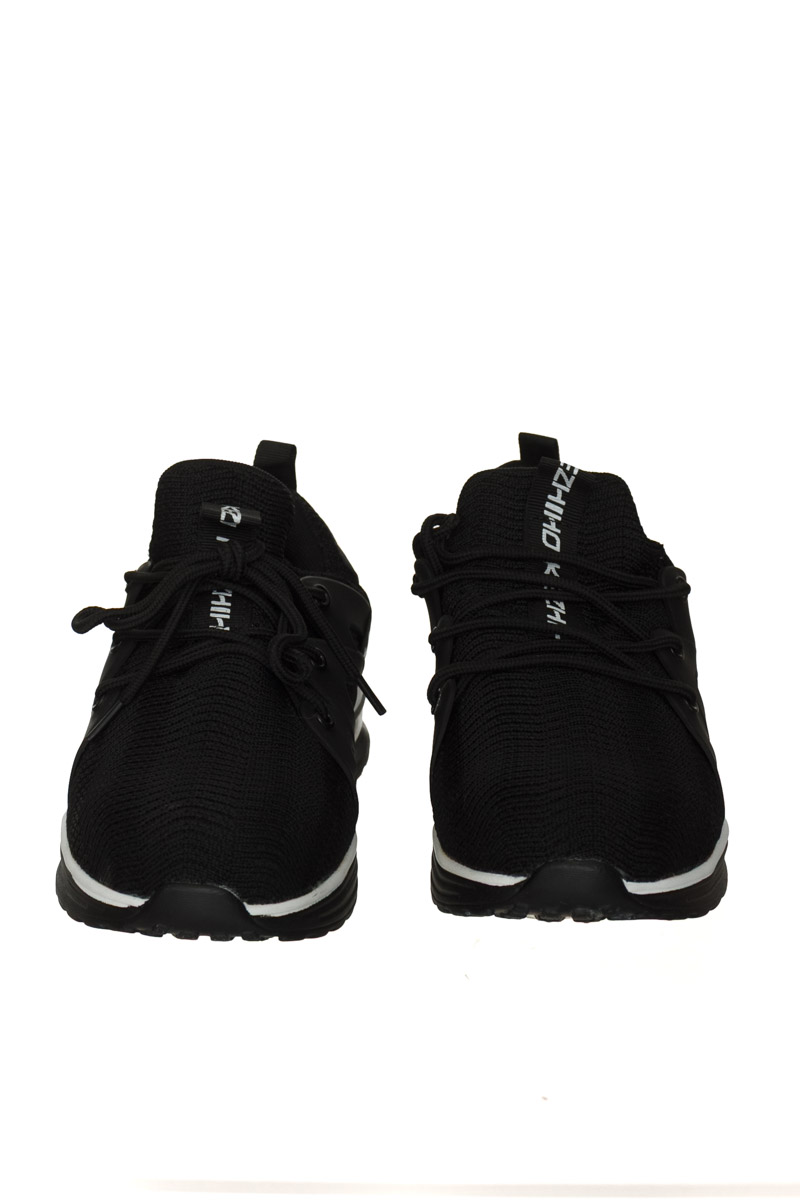 Tenis color Negro - Closeando