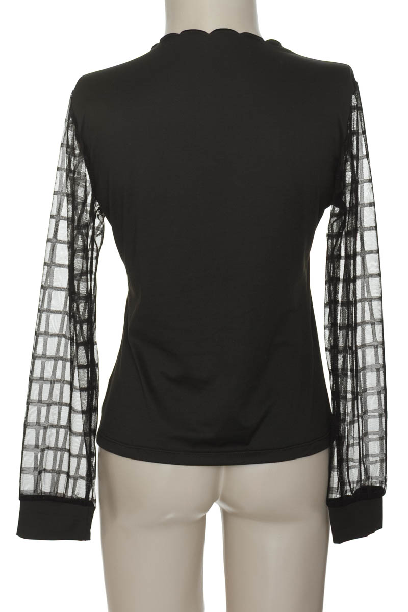 Top / Camiseta color Negro - Closeando