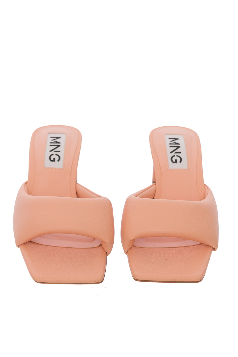 Zapatos color Salmón MNG Closeando