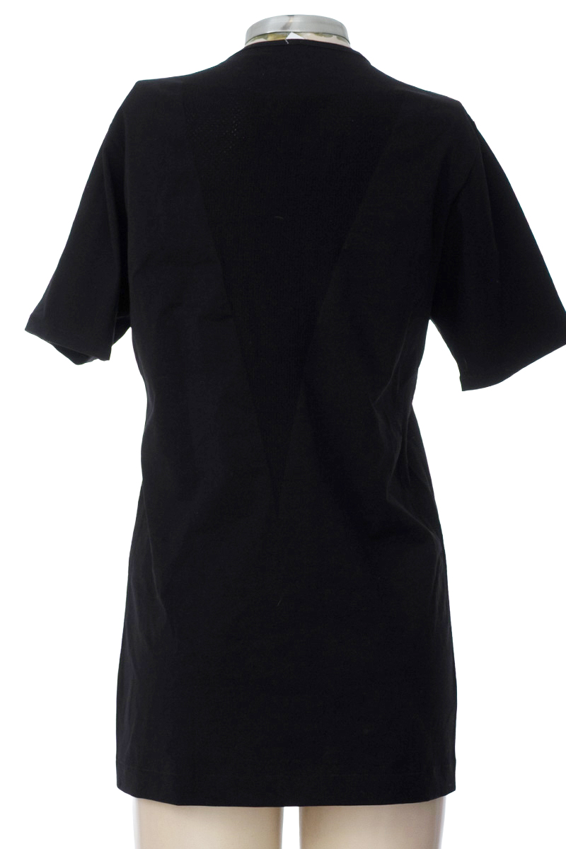 Ropa Deportiva / Salida de Baño color Negro - Leo