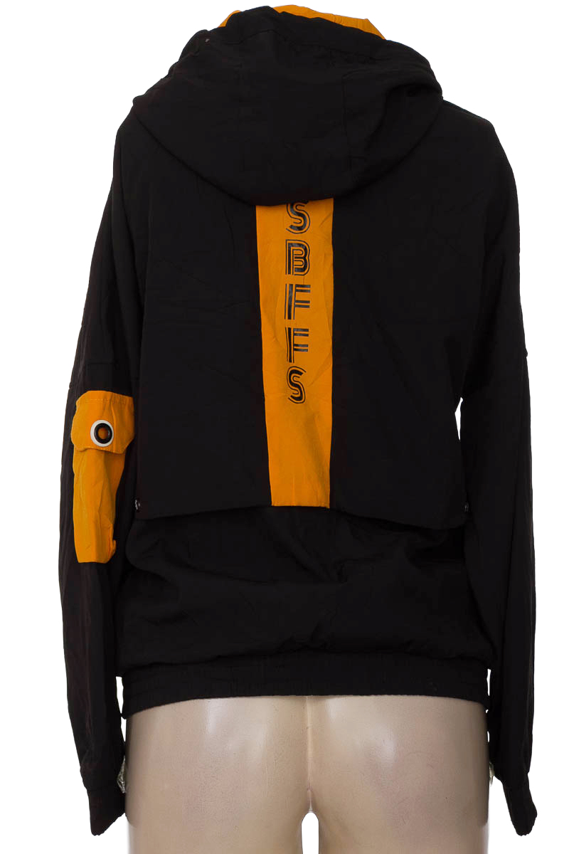 Chaqueta / Abrigo color Negro - Closeando