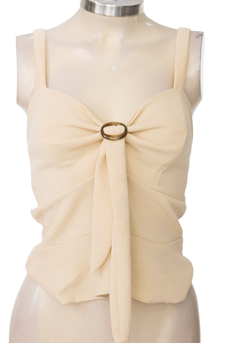 Top / Camiseta color Beige - Closeando