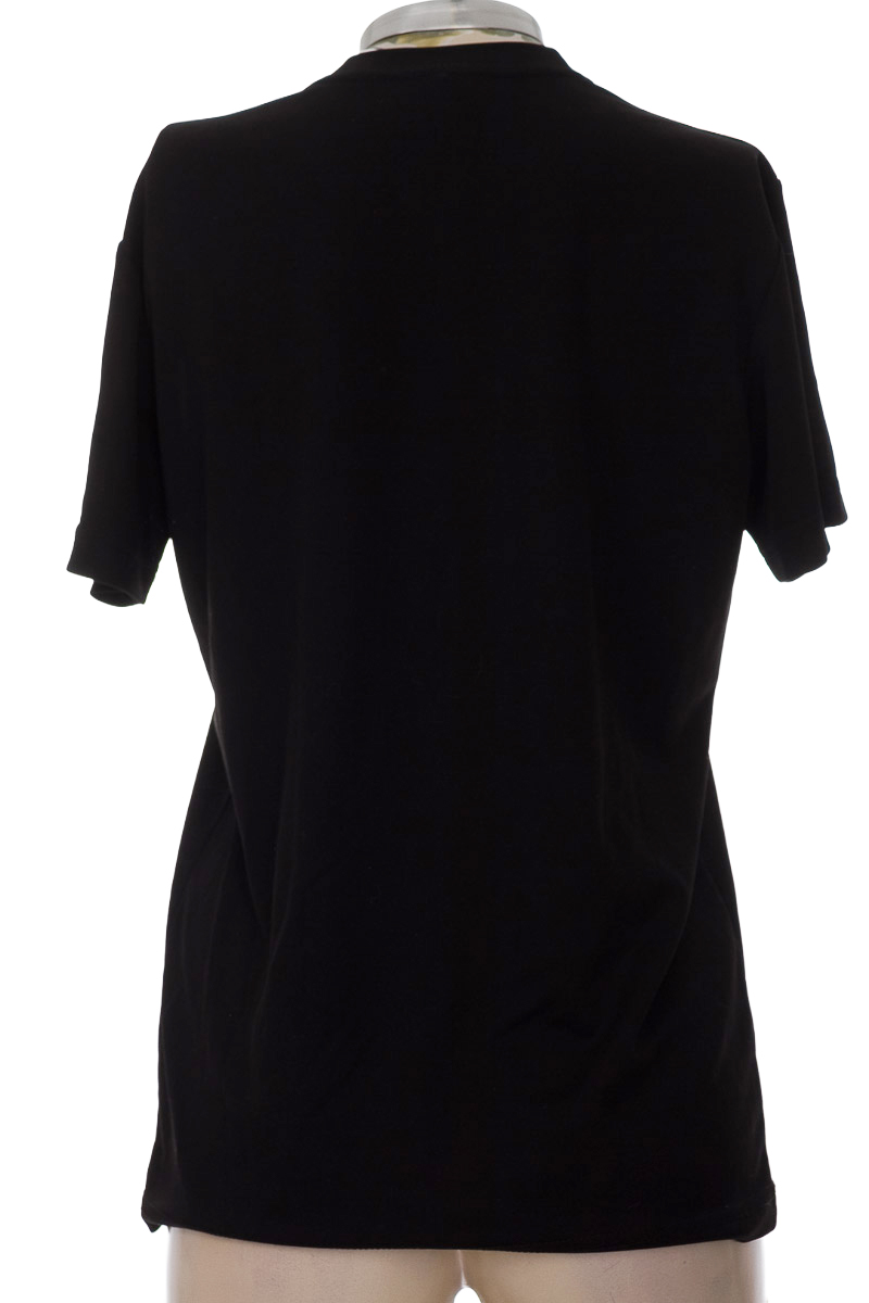 Top / Camiseta color Negro - Closeando