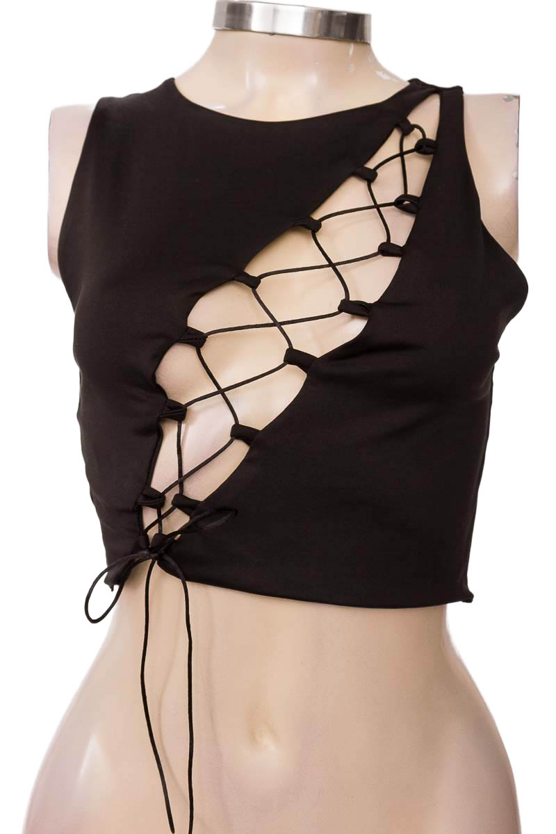 Top / Camiseta color Negro - Closeando