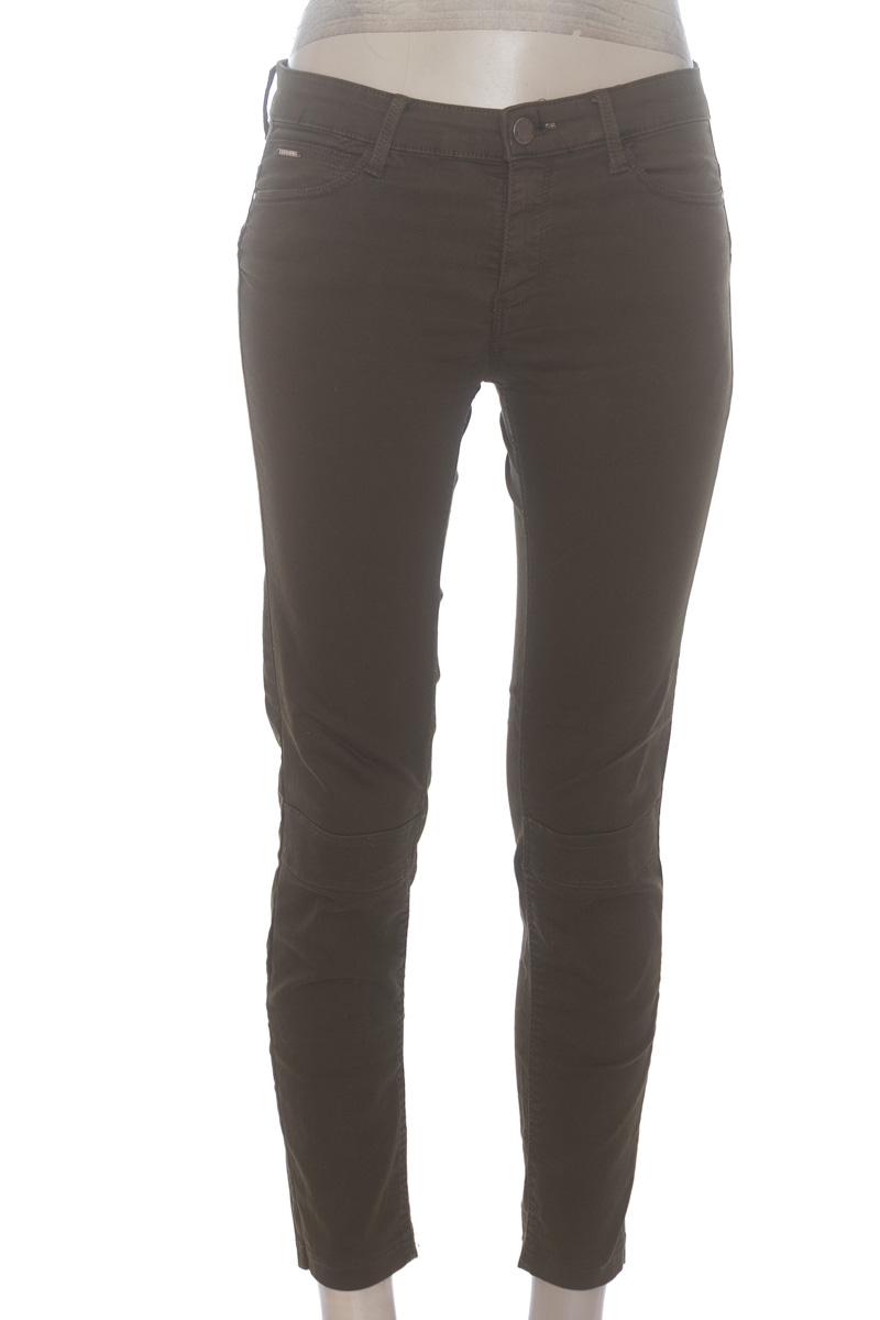Pantalones color Verde - Stradivarius