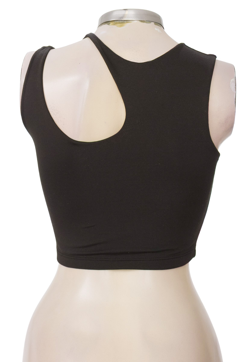 Top / Camiseta color Negro - Closeando