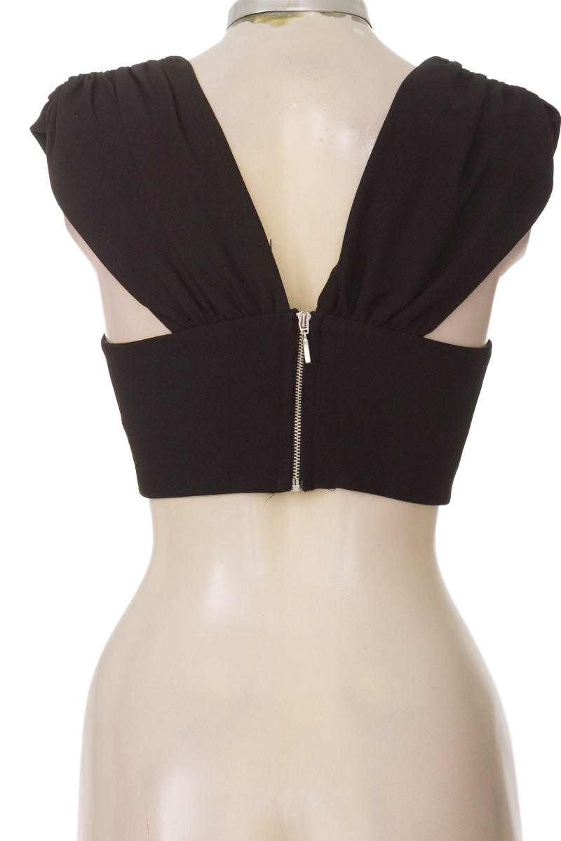 Top / Camiseta color Negro - Closeando