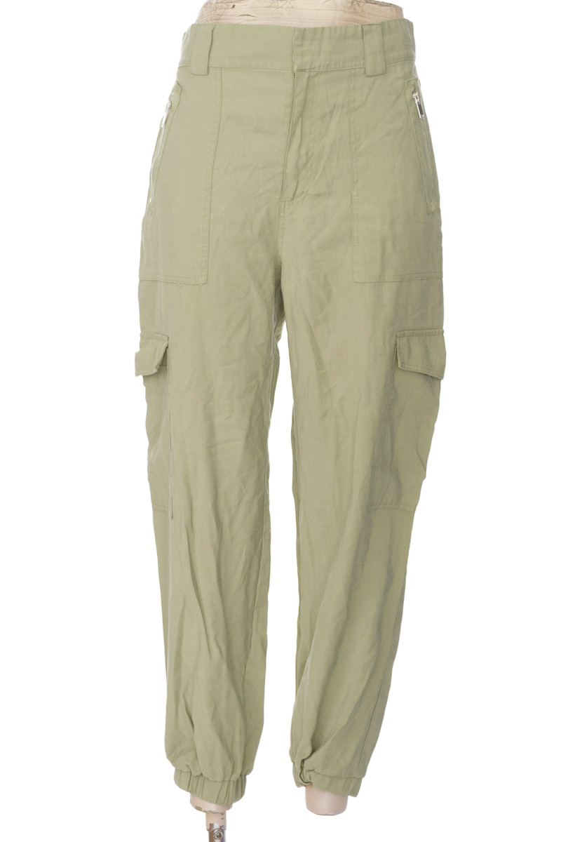 Pantalones color Verde - Forever 21