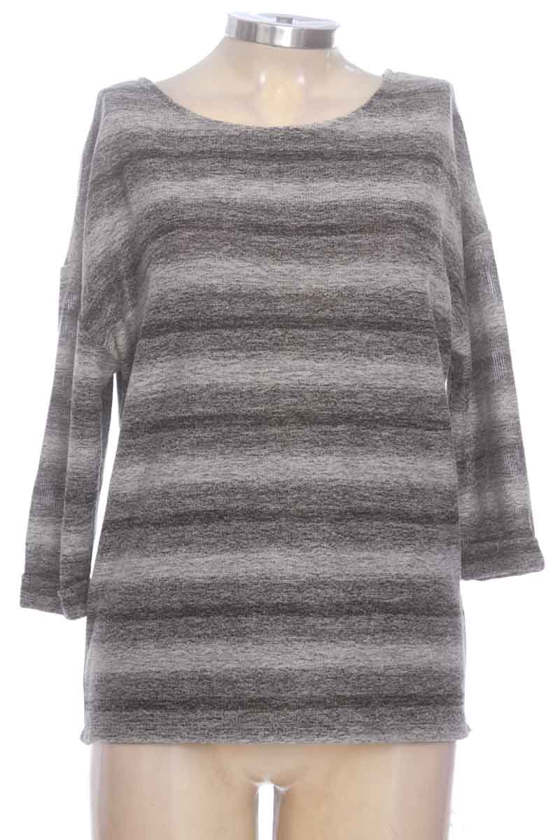 Sweater color Gris - Closeando