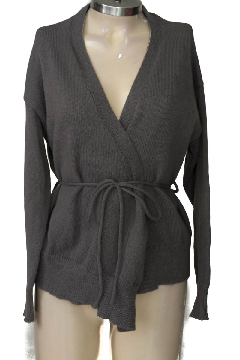 Sweater color Gris - Closeando