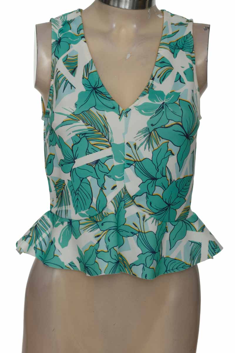 Top / Camiseta color Verde - Zara