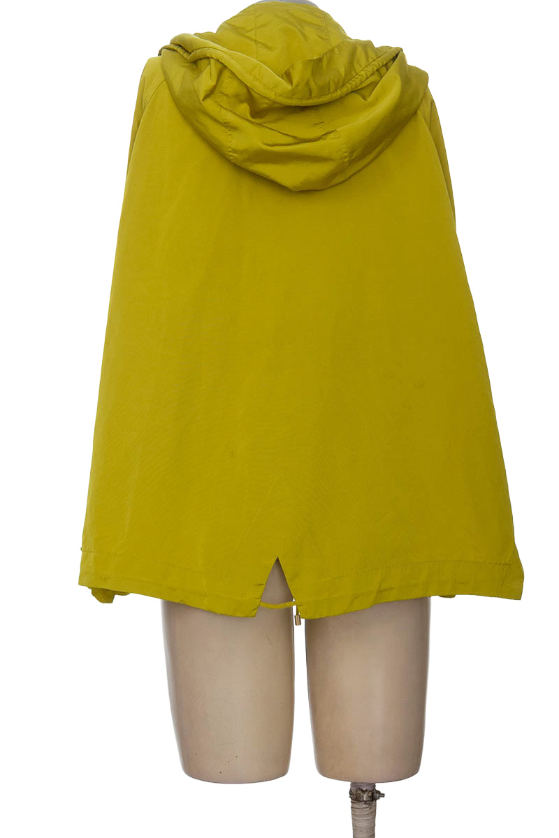 Chaqueta / Abrigo color Verde - Zara