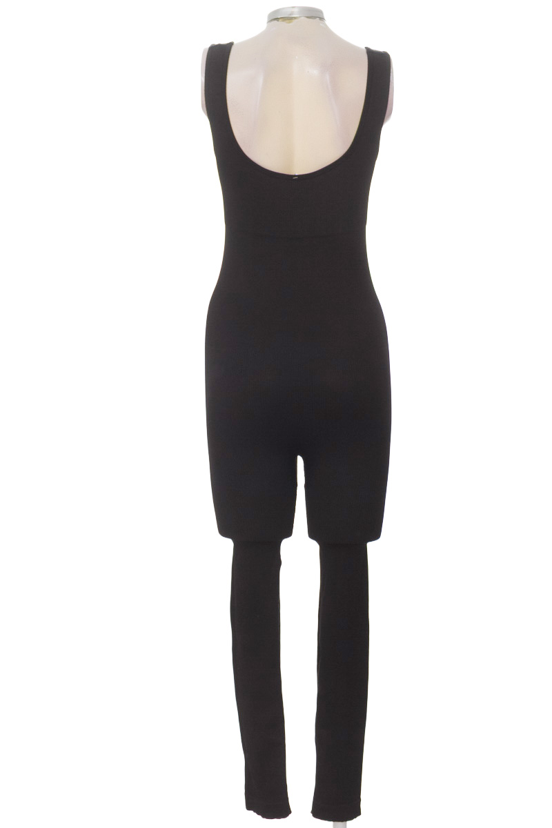 Ropa Deportiva / Salida de Baño color Negro - Closeando