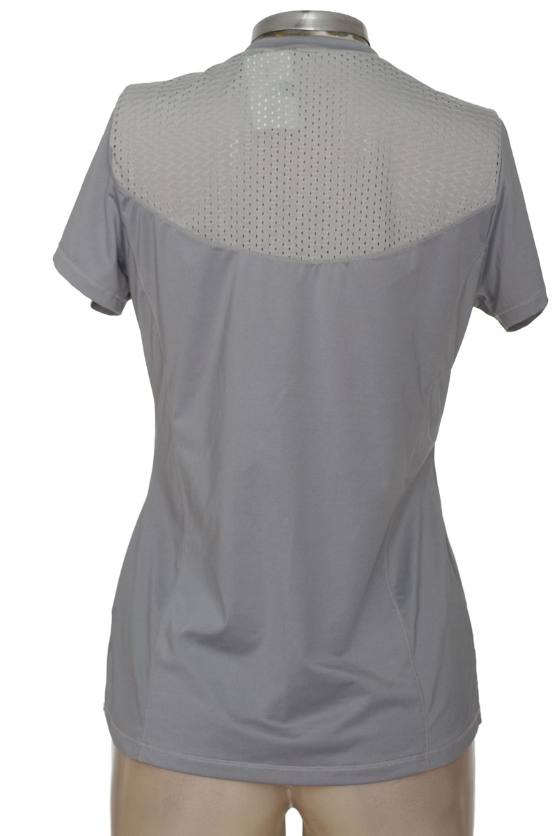 Ropa Deportiva / Salida de Baño color Gris - Closeando