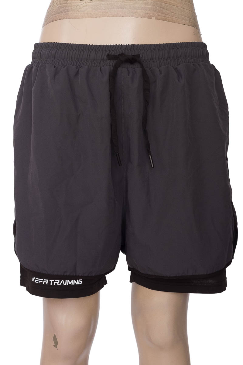 Ropa Deportiva color Gris - Closeando