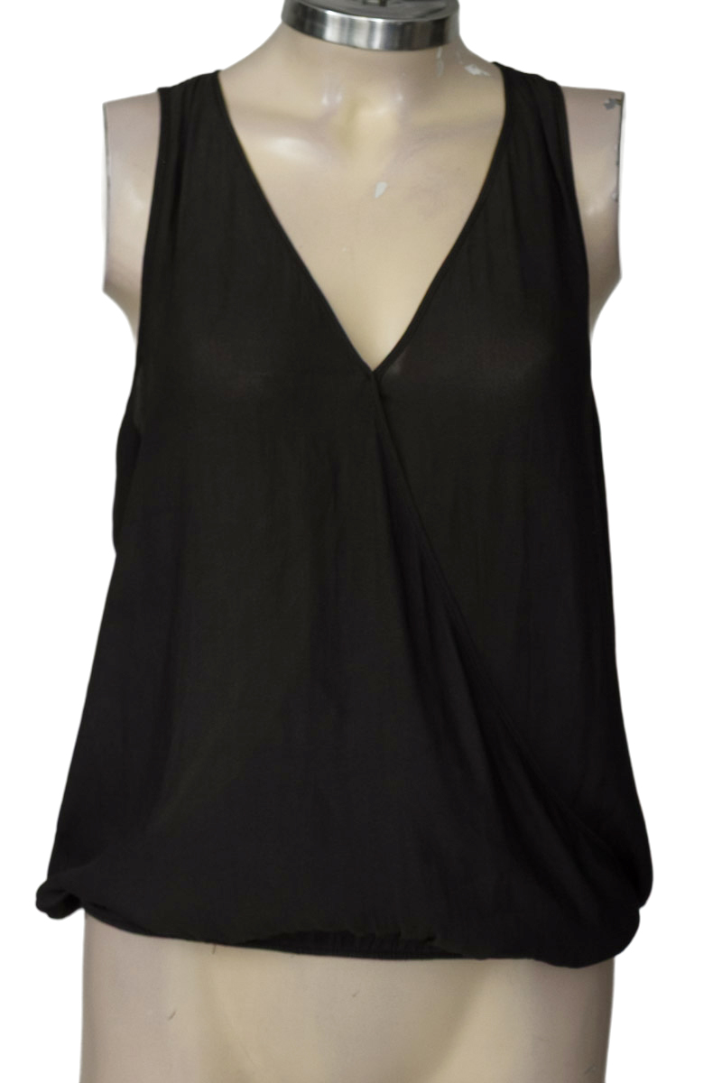 Top / Camiseta color Negro - Closeando