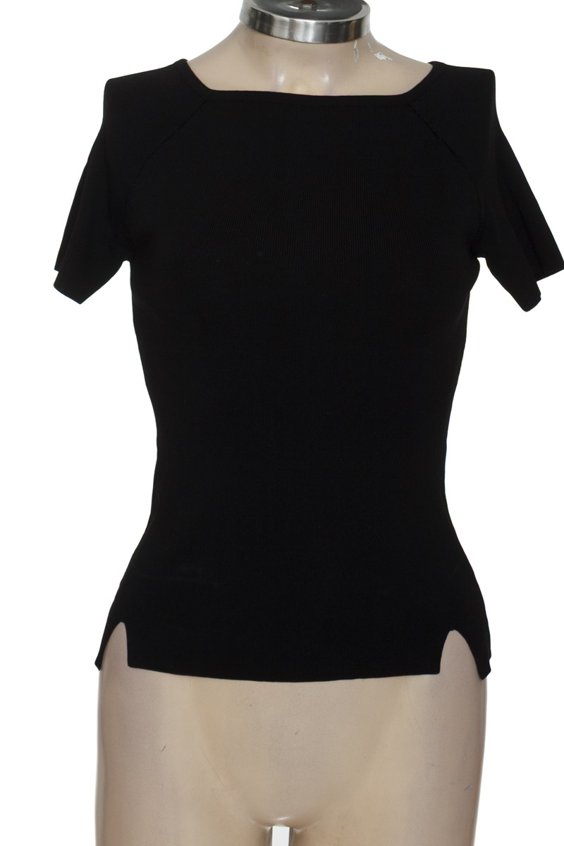 Top / Camiseta color Negro - Closeando