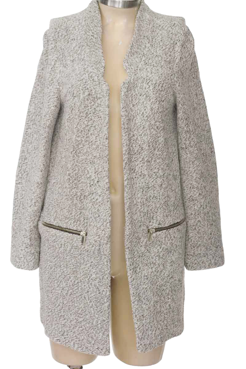 Chaqueta / Abrigo color Gris - Stradivarius