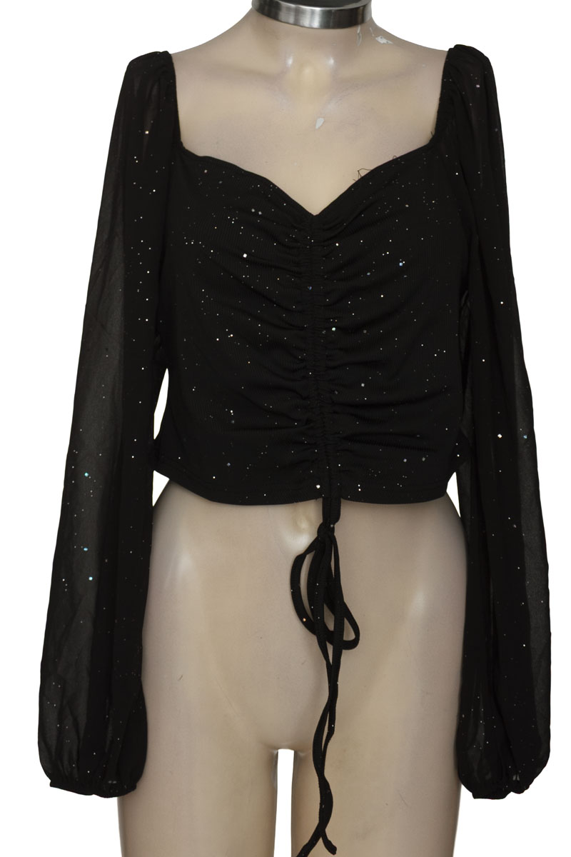 Top / Camiseta color Negro - Closeando