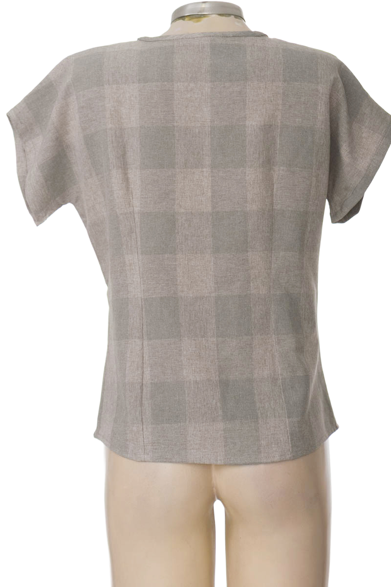 Blusa color Gris - Closeando
