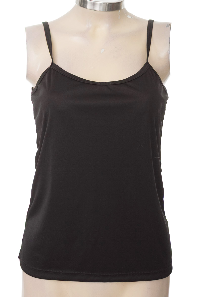 Top / Camiseta color Negro - Closeando