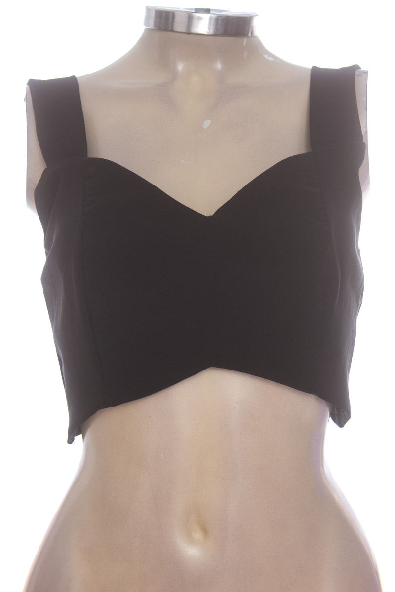 Top / Camiseta color Negro - Closeando