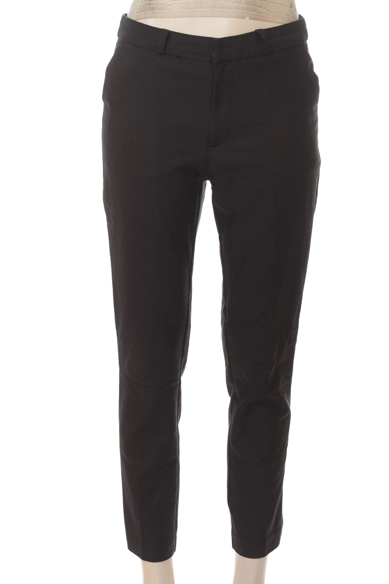 Pantalones color Negro - Stradivarius