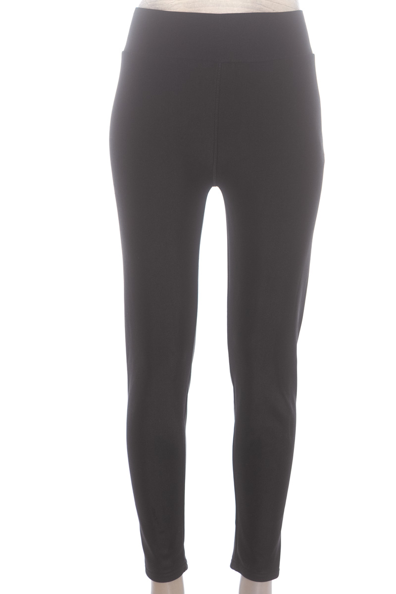Ropa Deportiva / Salida de Baño color Negro - Closeando