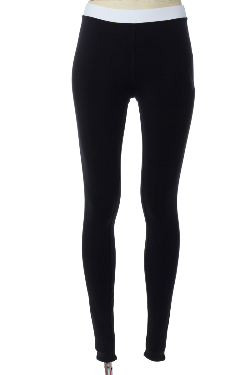 Ropa Deportiva / Salida de Baño color Negro - Closeando