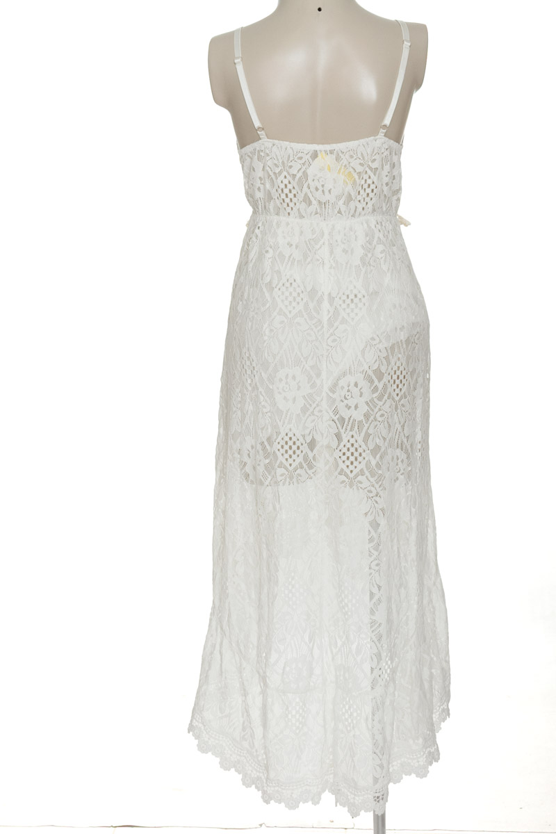 Vestido / Enterizo color Blanco - Closeando