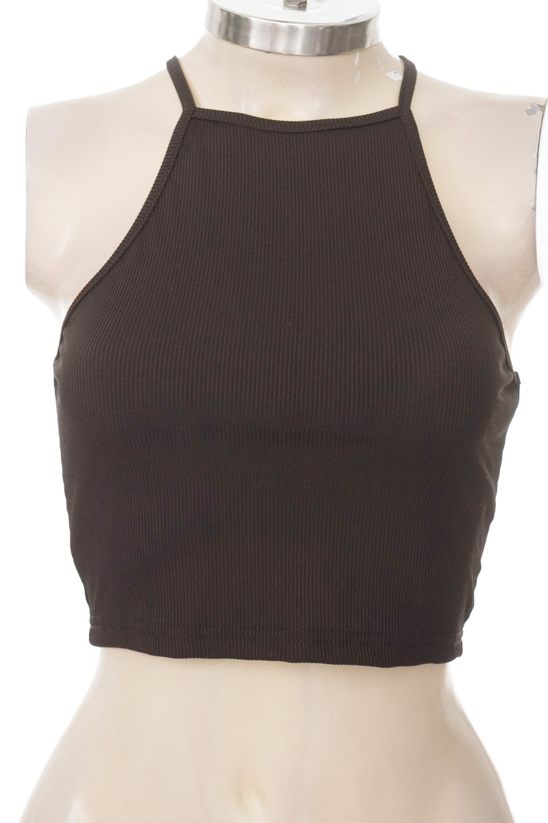 Top / Camiseta color Negro - Closeando