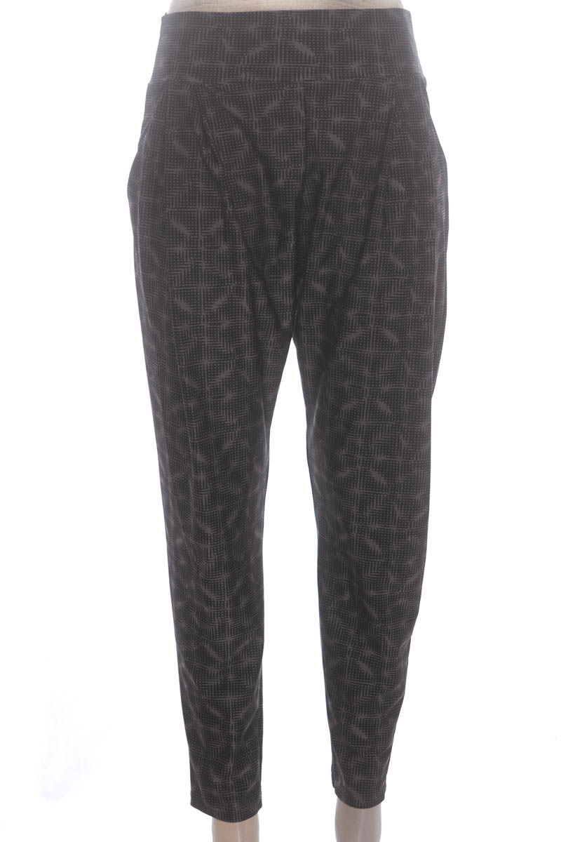 Ropa Deportiva / Salida de Baño color Negro - Closeando
