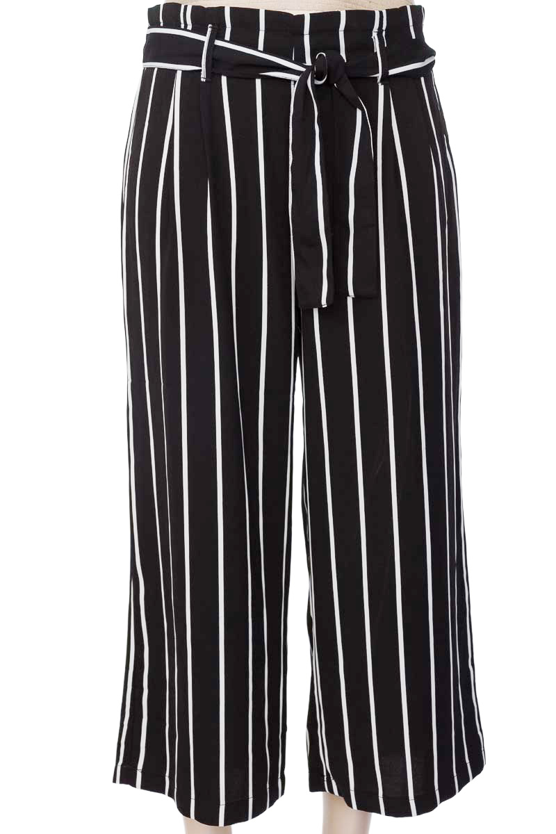Pantalones color Negro - Stradivarius