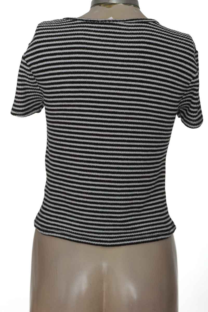 Top / Camiseta color Negro - Forever 21