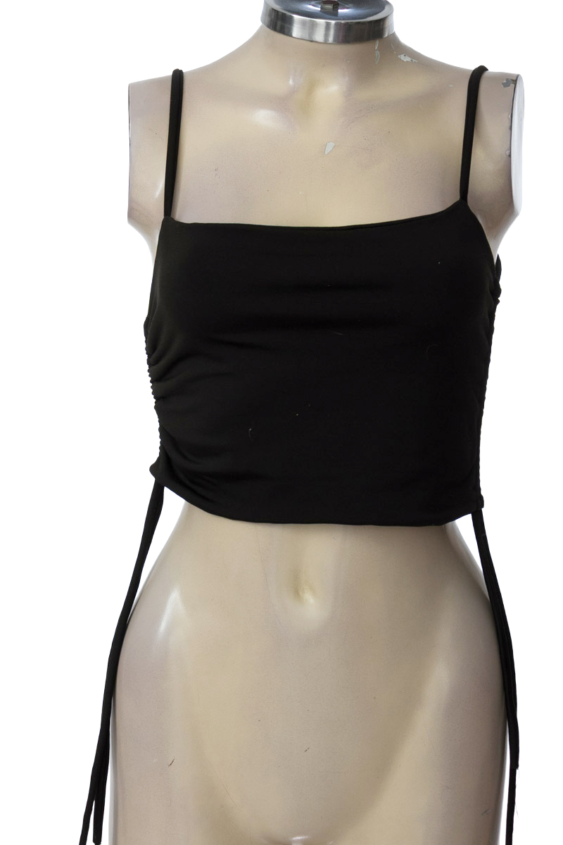 Top / Camiseta color Negro - Closeando