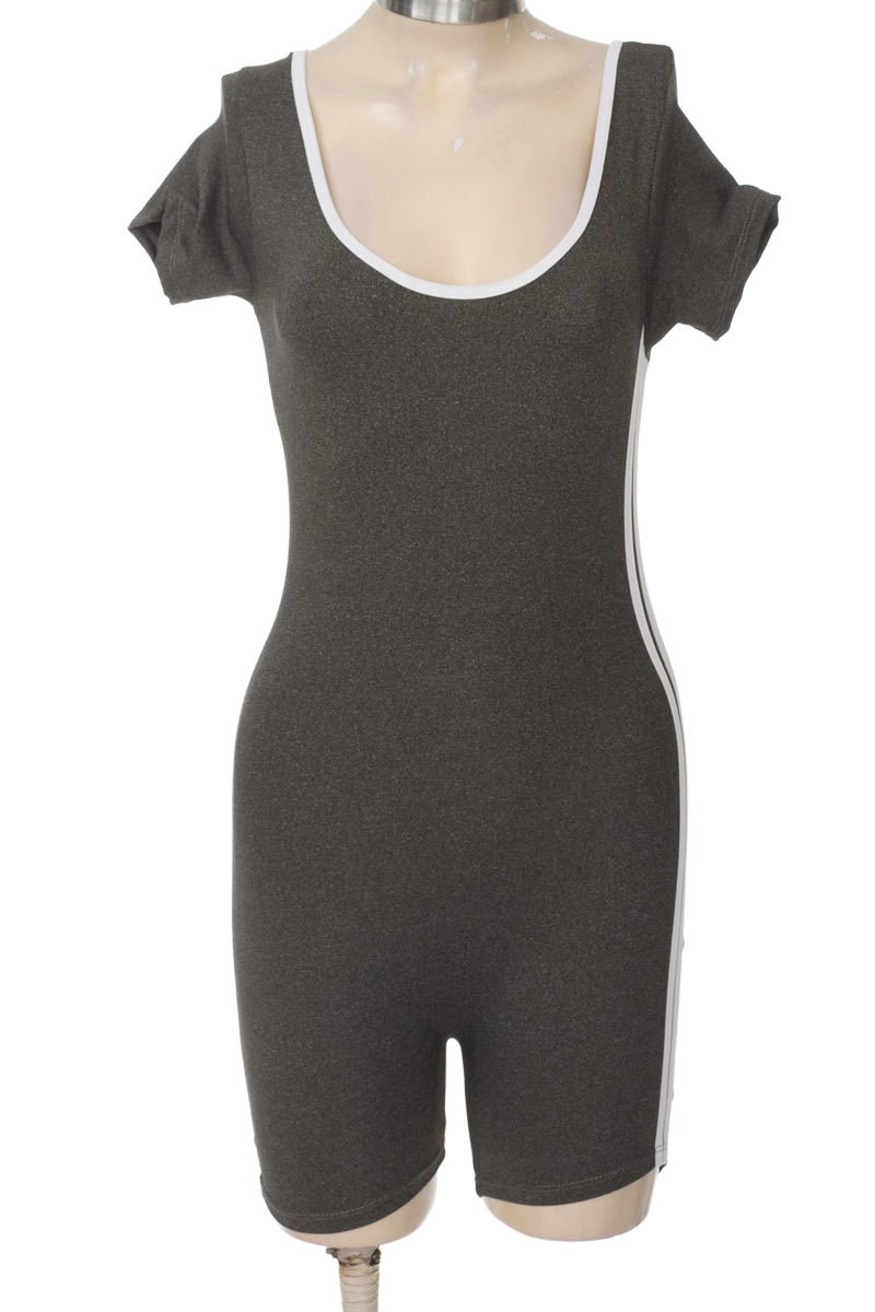 Ropa Deportiva / Salida de Baño color Gris - Closeando