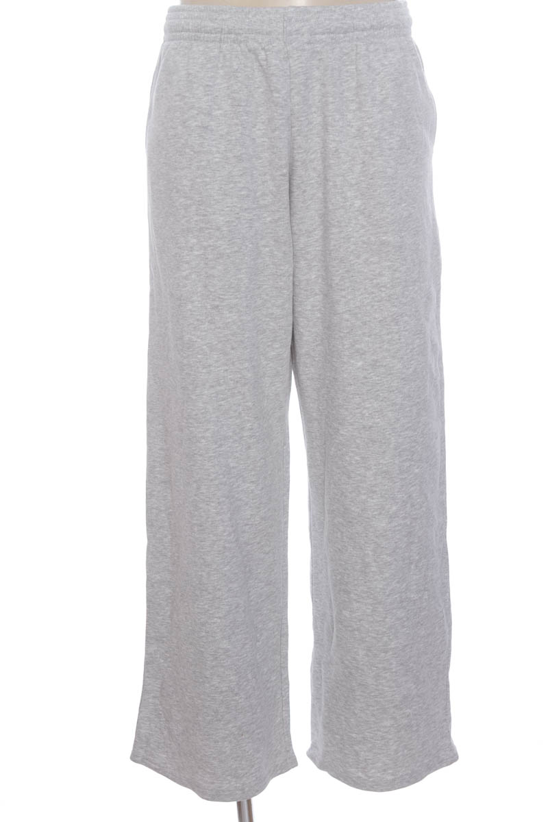 Ropa Deportiva / Salida de Baño color Gris - Divided by H&M