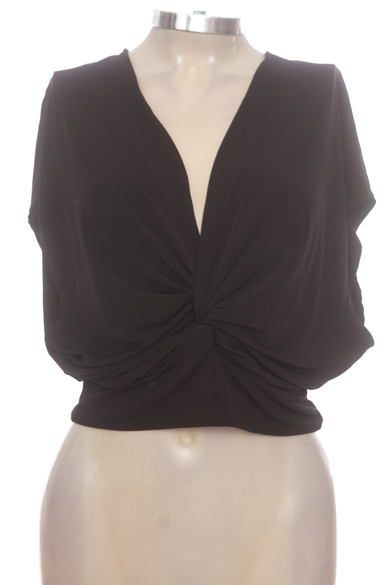 Top / Camiseta color Negro - NAF NAF