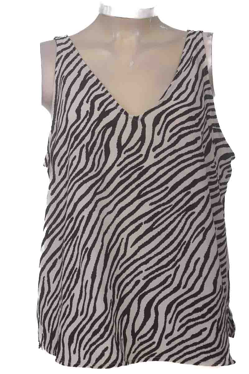 Top / Camiseta color Negro - Ostu